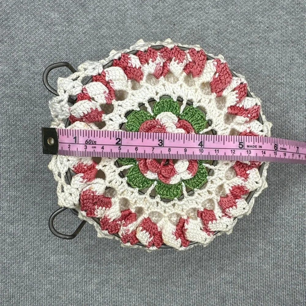 VTG Crochet Napkin Holder Granny Core Metal Flower FarmCore Mid Mod 50's